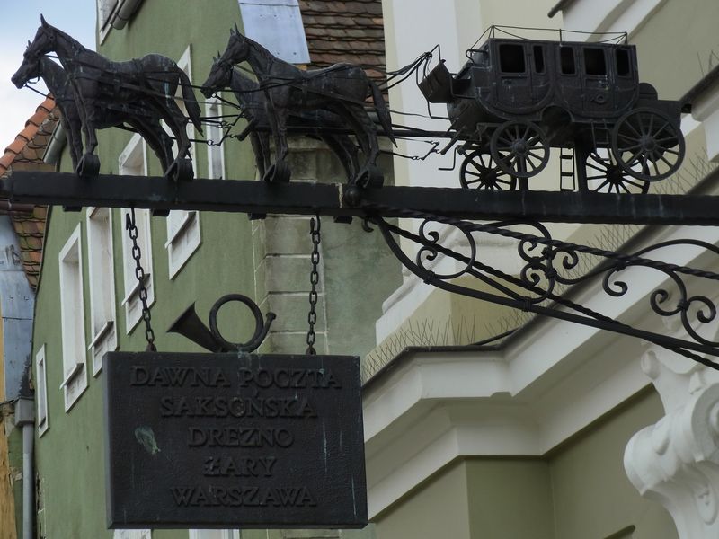 Zeichen an der alten Poststation in Żary (Sorau)